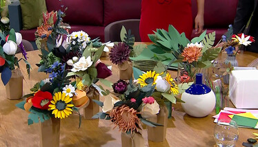 Ezgi Sertel'le Kadınlar Bilir Renkli Kartondan Çiçek Yapımı